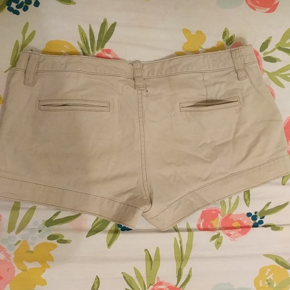 Tan shorts - Picture 3 of 3